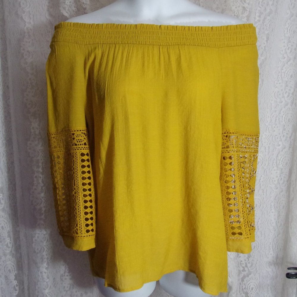 Aztec Gold Off Shoulder Blouse Lace Accents, NWT Size L